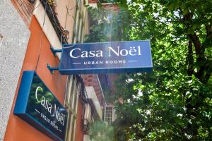 a sign on the side of a building at Casa Noël in Puertollano +50 photos