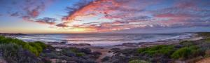 a sunset over a beach with the ocean at Kalbarri Sunset Villa in Kalbarri
