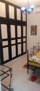 a room with a door and a table in a room at Appartement terrasse climatisée in Tunis