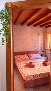 a bedroom with a bed with two towels on it at The Mastiffs in Chioggia