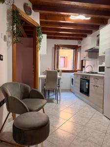 a kitchen with a table and two chairs and a table and a kitchen with at The Mastiffs in Chioggia