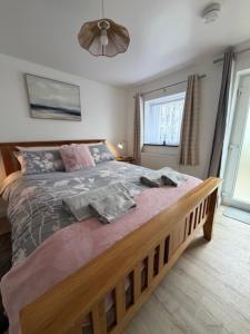 a bedroom with a large bed in a room at Pendragon Studio in Penzance