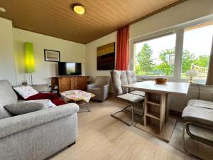 a living room with a couch and a table at Gemütlicher Bungalow in Pepelow nahe dem Meer in Pepelow