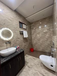 a bathroom with a sink and a mirror at Luxurious Villa in Ghaziabad +20 photos