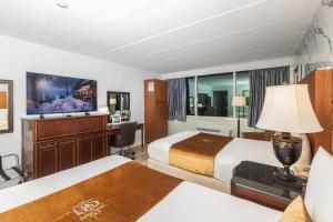 a hotel room with two beds and a desk at Metro Points Hotel Washington North in New Carrollton +20 photos