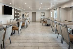 a dining room with tables and chairs at FOUND Hotels, Santa Barbara, Series by Marriott in Santa Barbara