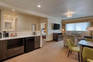 a hotel suite with a kitchen and a living room at Best Western Seattle Airport Hotel in SeaTac