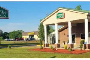 a hotel inn with a sign in front of it at Deerfield Inn & Suites Steele Near Blytheville I-55 in Steele