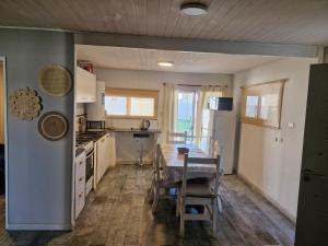a kitchen with a table and a dining room at Casa de Descanso Azul con Piscina in Azul