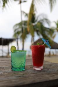 a drink and a cup on a wooden table at Mar Amar Casa de Playa in Coveñas +58 photos