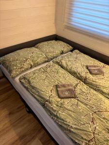 a bed in a corner of a room at Tinyhouse Na Zemi in Žďár nad Sázavou