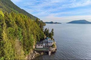 an island in the middle of a large body of water at Whales house in Horseshoe Bay