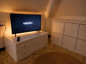 a flat screen tv on top of a dresser at Casa di Clara in Rapallo