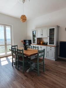 a kitchen and dining room with a table and chairs at Dimora al Civico 35 in Montefano