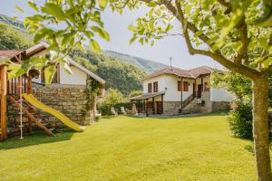 a backyard with a slide and a house at Kuća Mitića in Pirot