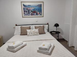 a bedroom with a bed with towels on it at Νέος Πύργος Family Home in Neos Pirgos