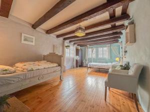 a bedroom with a bed and a chair in a room at Zum Anker in Bernkastel-Kues