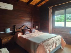 a bedroom with a bed and a window in it at Las palmas in Costa Azul