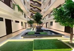 a hallway of an office building with grass and trees at Escápate- Roomgt in Boca Monte