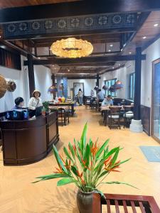 a lobby with people sitting at tables in a restaurant at Larosa Homestay Sapa in Sa Pả +107 photos