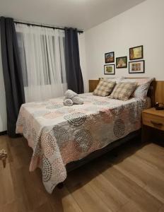 a bedroom with a bed with a blanket and pillows at Apartamento 2 dormitorios 1 baño parqueo in Boca Monte +38 photos