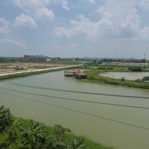 a view of a river from a bridge at Queen Hotel in Thạch Cầu