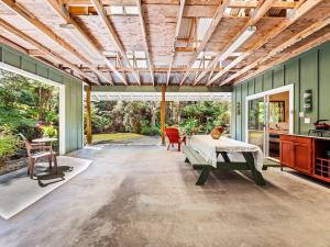 a large living room with a table and chairs at Charming Tiny Cottage 5 min from National Park in Volcano
