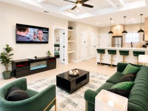 a living room with a couch and a tv on a wall at Gold'n Retreat in Mission
