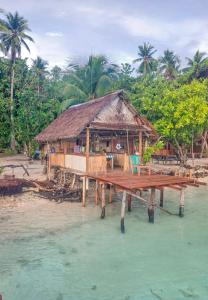 a house on a pier in the water at Sau Baryam in Fam