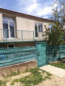 a house with a green door in front of it at GuestHous LUKA in Manglisi