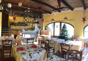 מסעדה או מקום אחר לאכול בו ב-Tenuta Montebello