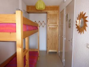 Двухъярусная кровать или двухъярусные кровати в номере Terrasse de l'Adroit 152