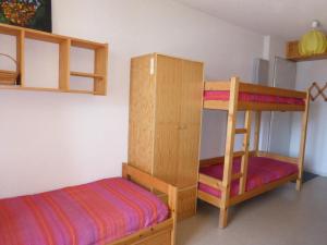 Двухъярусная кровать или двухъярусные кровати в номере Terrasse de l'Adroit 152