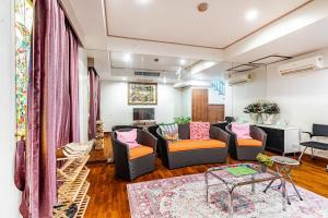 a living room with two couches and a table at 2BR Duplex in central Chitlom in Bangkok