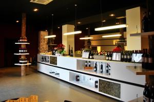 Salon ili bar u objektu Buil & Gine Wine Hotel