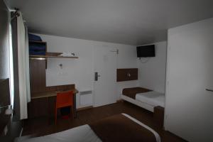 a small room with a bed and a desk and a room with a bed at Fasthotel Tours Sud in Chambray-lès-Tours