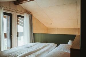 a bedroom with a bed and a window at Schnitzbichlhof in Lana