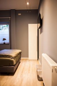 A bed or beds in a room at Hotel Nacht-Quartier