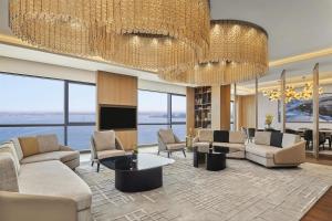 a large living room with a large chandelier at Hyatt Regency Shanghai Pudong Lingang in Zhenghai