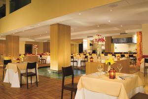 Restaurace v ubytování Dreams Huatulco Resort & Spa