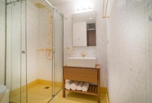 Koupelna v ubytování NLH FIX | Neighborhood Lifestyle Hotels