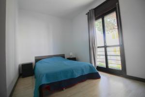 2 bedroom Apartment Falésia Beach tesisinde bir odada yatak veya yataklar