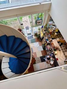 an overhead view of a restaurant with a blue umbrella at Halo Bonjour Perch in Ban Chuang
