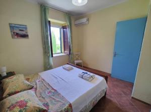 a bedroom with a bed with two towels on it at Casa Spezzara (tra Tropea e Capo Vaticano) in Santa Domenica