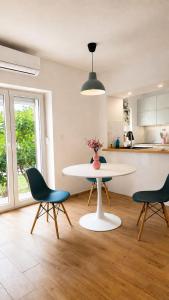 a kitchen with a table and chairs in a room at Family nest Medulin- apartment with private parking and jacuzzi in Medulin +3 photos