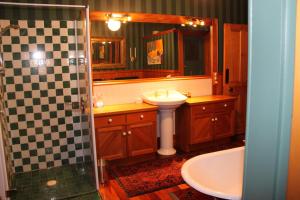Ένα μπάνιο στο Villa Rouge B&B +10 φωτογραφίες