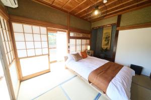 เตียงในห้องที่ Tomisato's House
