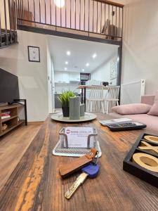 a kitchen and living room with a table with scissors at Homey Edessa Loft in Edessa