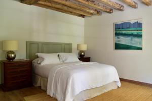a bedroom with a white bed and two lamps at Château de Chavigny in Chambourg-sur-Indre