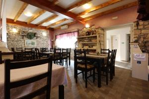 a restaurant with tables and chairs in a room at Bed and Breakfast Casa Rustica in Vodnjan